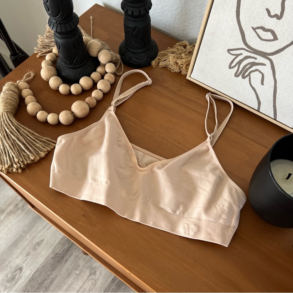 SOLD ❌ SEAMLESS NUDE BRALETTE - Picture 4 of 6